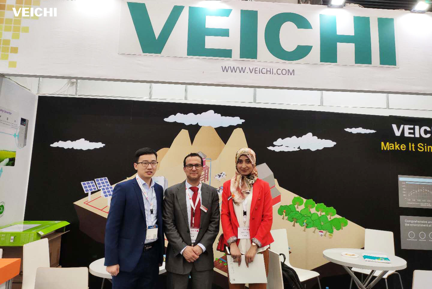 El equipo de VEICHI se comunica con los clientes.